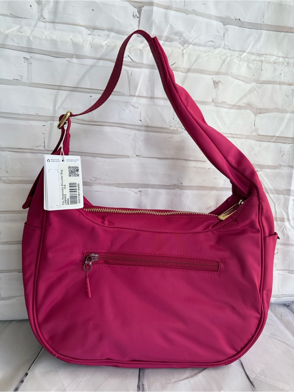 lululemon athletica City Essentials Shoulder Bag in Berry Rumble (BRML) - Picture 3 of 10